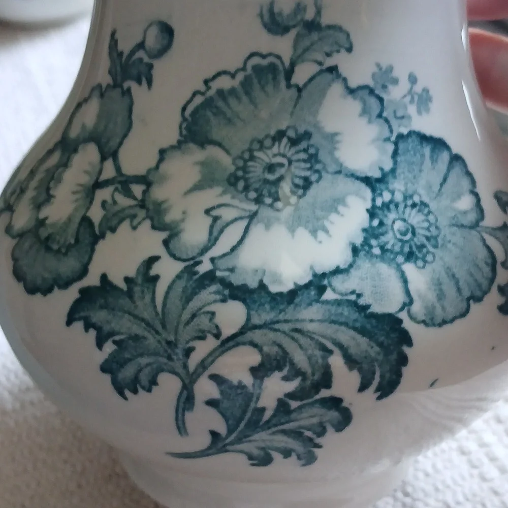 Vintage or Antique blue and white ceramic pitcher - Picture 5 of 6